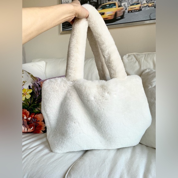 H&M cream soft fluffy tote bag - Picture 4 of 15